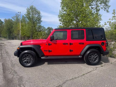 Used 2024 Jeep Wrangler Unlimited Sport AWD/4WD image 2
