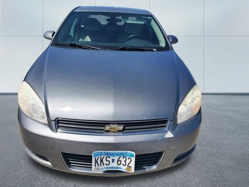 Used 2009 Chevrolet Impala LT FWD image 2