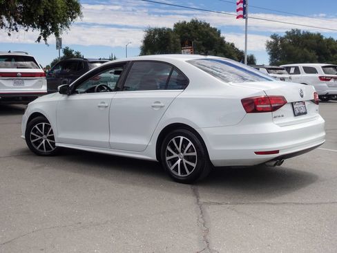 Used 2018 Volkswagen Jetta SE FWD image 9