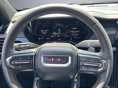 Used 2026 GMC Acadia AT4 w/ Luxury Package AWD/4WD image 16