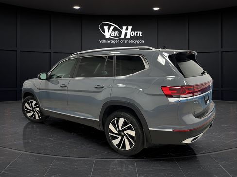 Used 2025 Volkswagen Atlas SEL AWD/4WD image 5