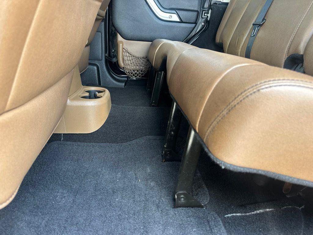 Used 2014 Jeep Wrangler Unlimited Sahara w/ Connectivity Group AWD/4WD image 18