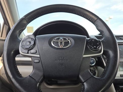 Used 2014 Toyota Camry XLE w/ Leather Package FWD image 16