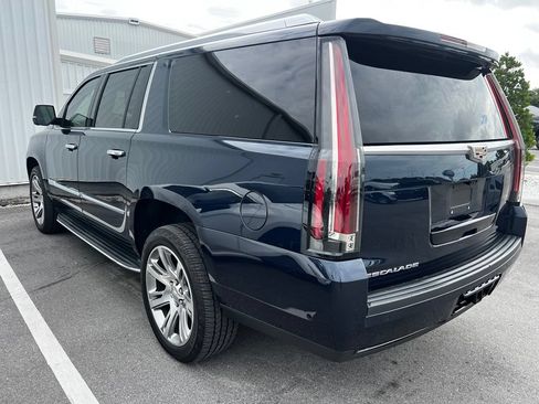 Used 2019 Cadillac Escalade ESV Luxury RWD image 4