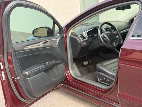 Used 2017 Ford Fusion SE w/ Fusion SE Technology Package image 11