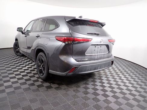 Used 2023 Toyota Highlander L FWD image 12