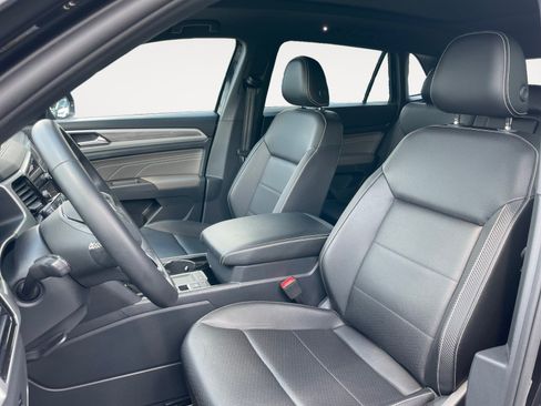 Used 2023 Volkswagen Atlas Cross Sport SE w/ Panoramic Sunroof Package FWD image 10