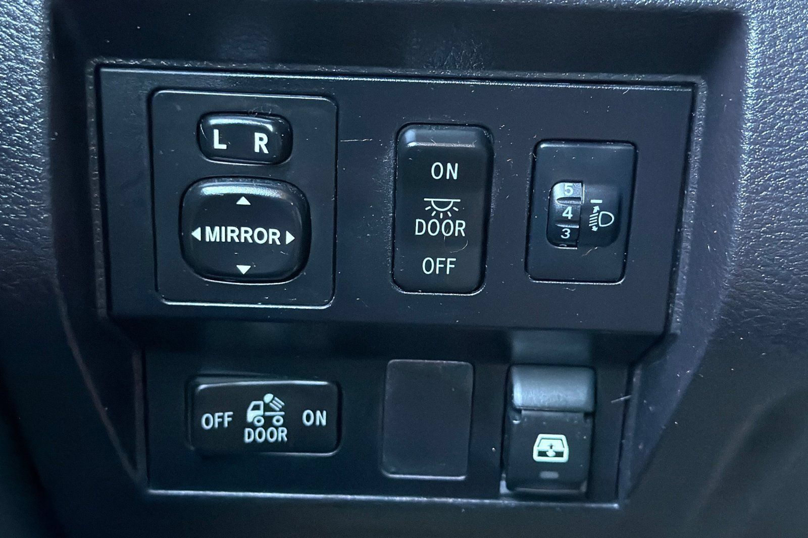 Used 2015 Toyota Tundra Limited AWD/4WD image 33