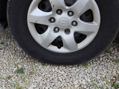 Used 2009 Kia Sedona LX w/ PWR Pkg image 24