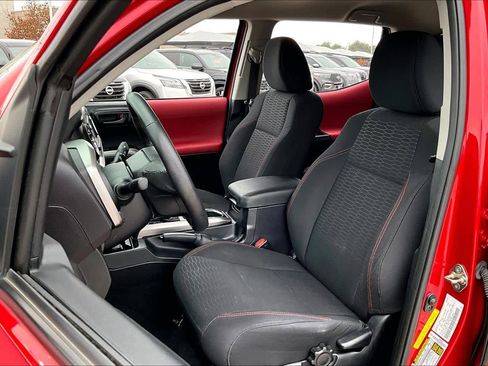 Used 2017 Toyota Tacoma SR5 image 8