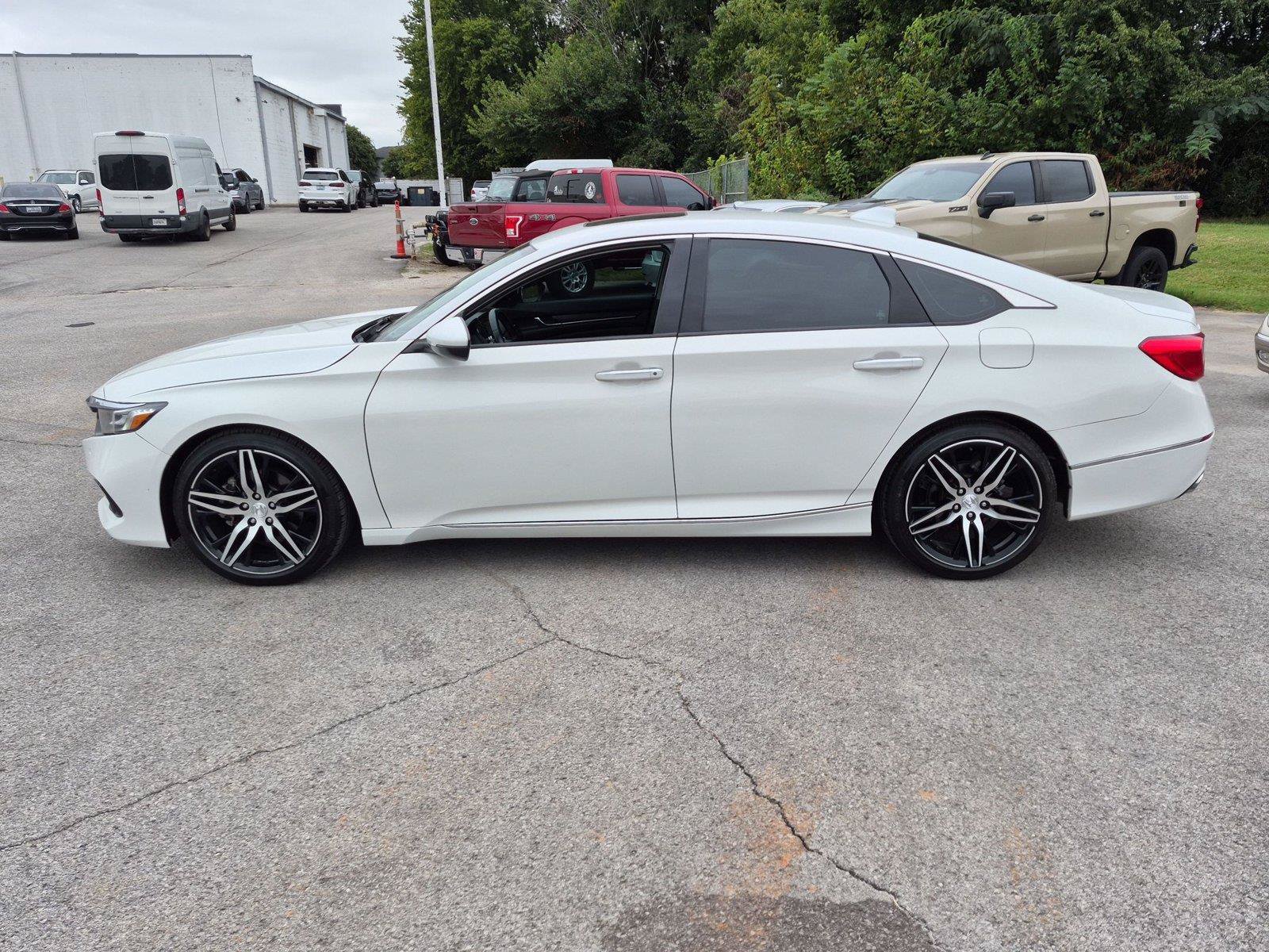 Used 2021 Honda Accord Touring image 2