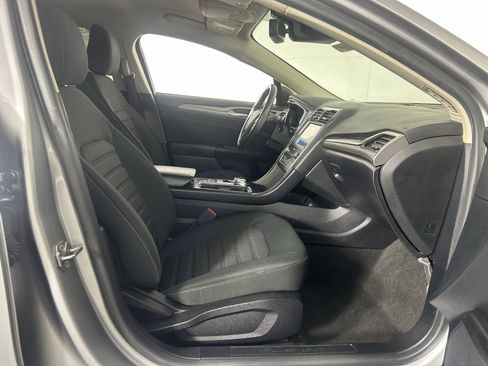 Used 2020 Ford Fusion SE image 42