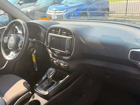 Used 2024 Kia Soul LX w/ Option Group 015 FWD image 16