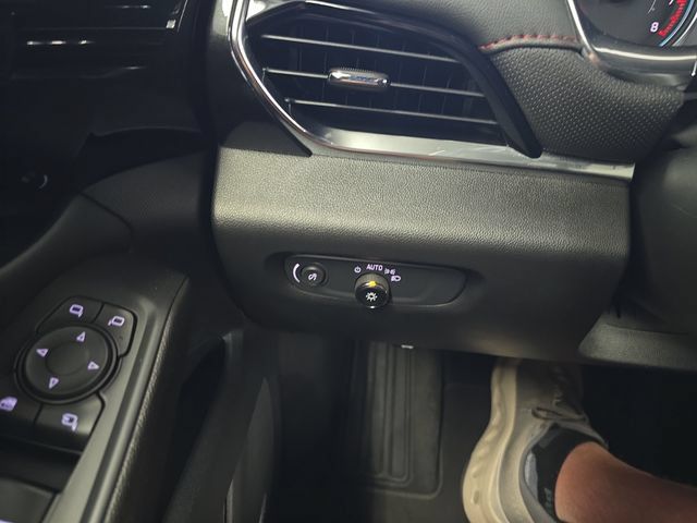 Used 2023 Chevrolet Traverse RS AWD/4WD image 21