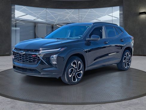 Used 2025 Chevrolet Trax RS w/ Driver Confidence Package image 2