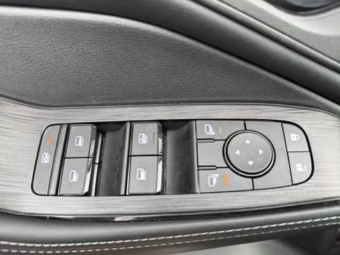 Used 2025 Nissan Rogue SV FWD image 25