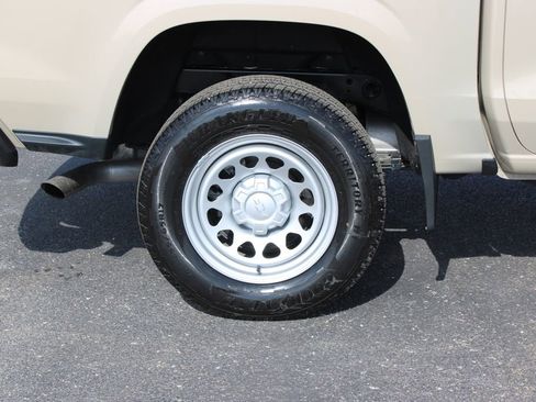 Used 2024 Chevrolet Colorado W/T image 13