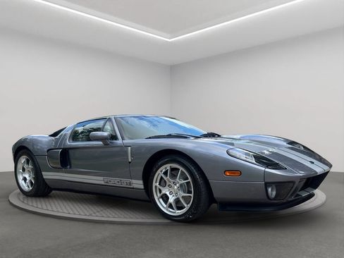 Used 2006 Ford GT RWD image 7