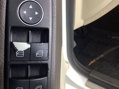 Used 2015 Mercedes-Benz GLK 350 4MATIC image 16