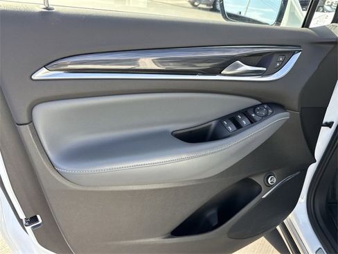 Used 2023 Buick Enclave Essence image 21