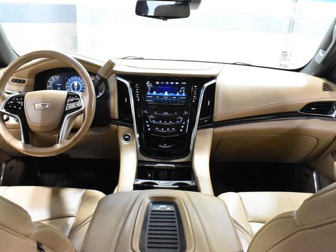 Used 2019 Cadillac Escalade Platinum image 7