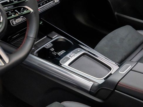 Used 2025 Mercedes-Benz GLA 250 image 13