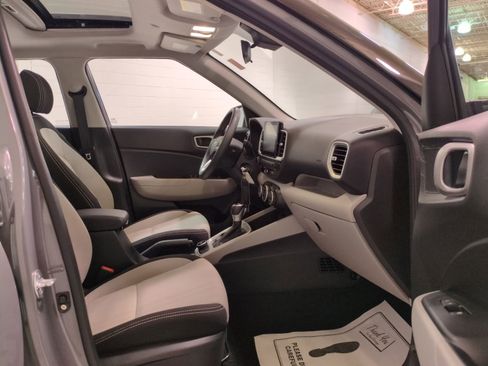 Certified 2023 Hyundai Venue SEL FWD image 10
