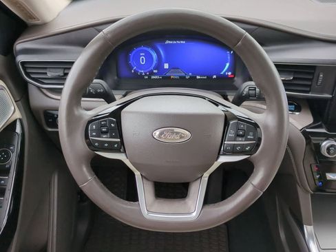 Used 2023 Ford Explorer Platinum w/ Technology Package AWD/4WD image 24