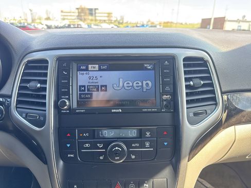 Used 2012 Jeep Grand Cherokee Laredo image 16