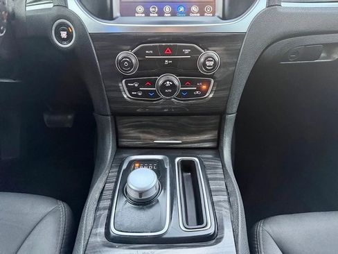 Used 2018 Chrysler 300 Touring w/ Chrome Appearance Package image 13