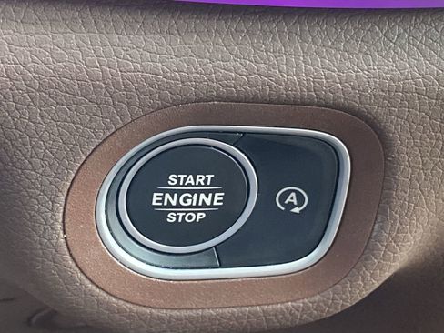 Used 2025 Mercedes-Benz GLS 450 4MATIC image 14