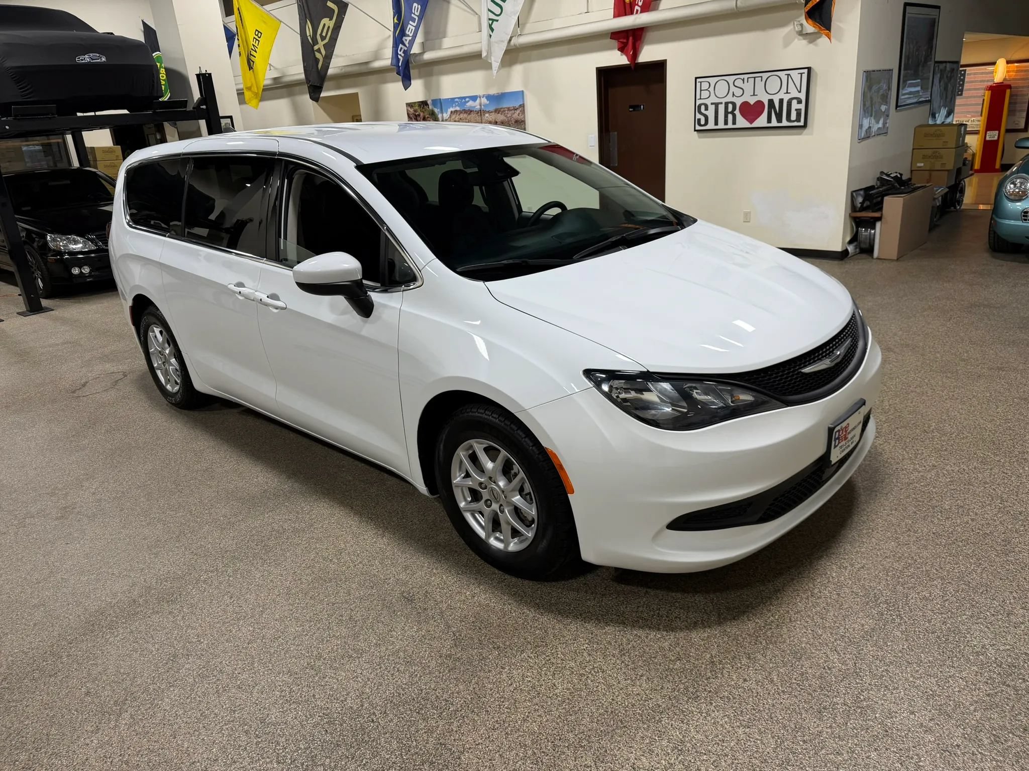 Used 2023 Chrysler Voyager LX FWD image 13