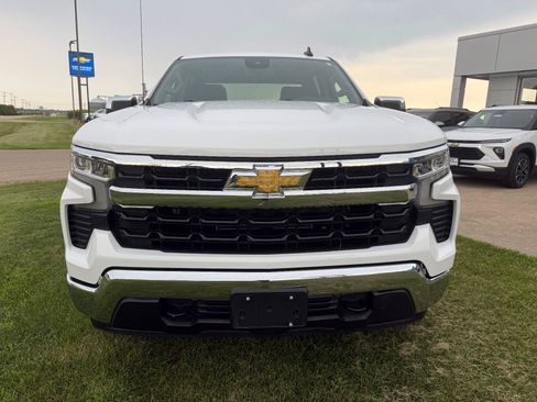 Used 2023 Chevrolet Silverado 1500 LT AWD/4WD image 2