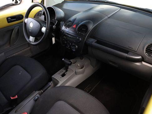 Used 2005 Volkswagen Beetle GL FWD image 18