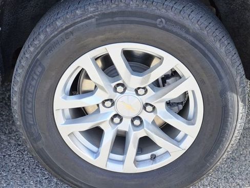 Used 2024 Chevrolet Suburban LT RWD image 10