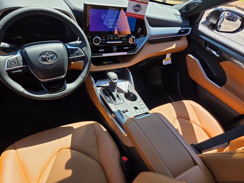 New 2026 Toyota Highlander Platinum AWD/4WD image 7