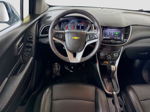 Used 2021 Chevrolet Trax LT w/ Premium Seat Package AWD/4WD image 17