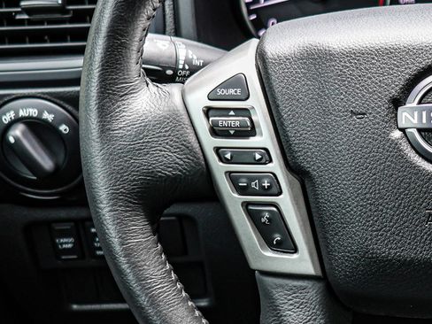 Used 2024 Nissan Titan SV w/ SV Convenience Package RWD image 24