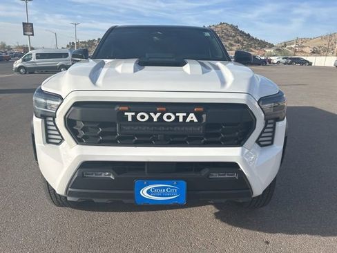 Used 2025 Toyota Tacoma TRD Off-Road image 2