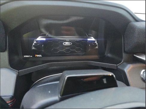 Used 2025 Ford Explorer ST-Line w/ ST-Line Street Pack image 19