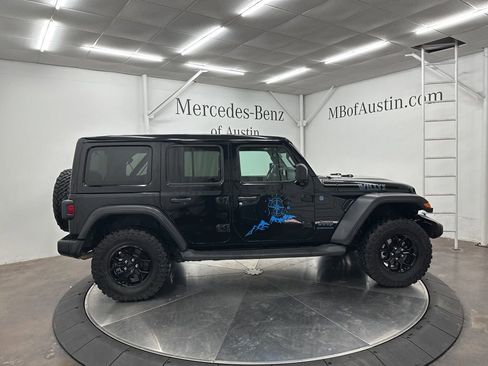Used 2024 Jeep Wrangler Unlimited image 8