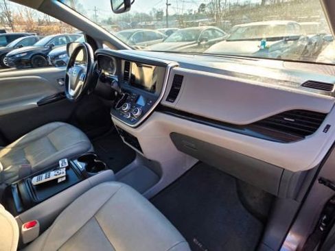 Used 2017 Toyota Sienna XLE Premium w/ Cargo Management Package AWD/4WD image 41