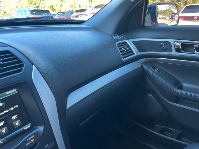 Used 2015 Ford Explorer XLT w/ Equipment Group 202A FWD image 28