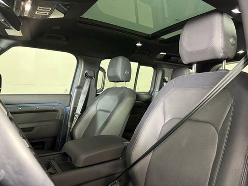 Used 2024 Land Rover Defender 110 X-Dynamic SE image 5