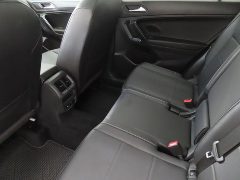 Used 2021 Volkswagen Tiguan SEL AWD/4WD image 24