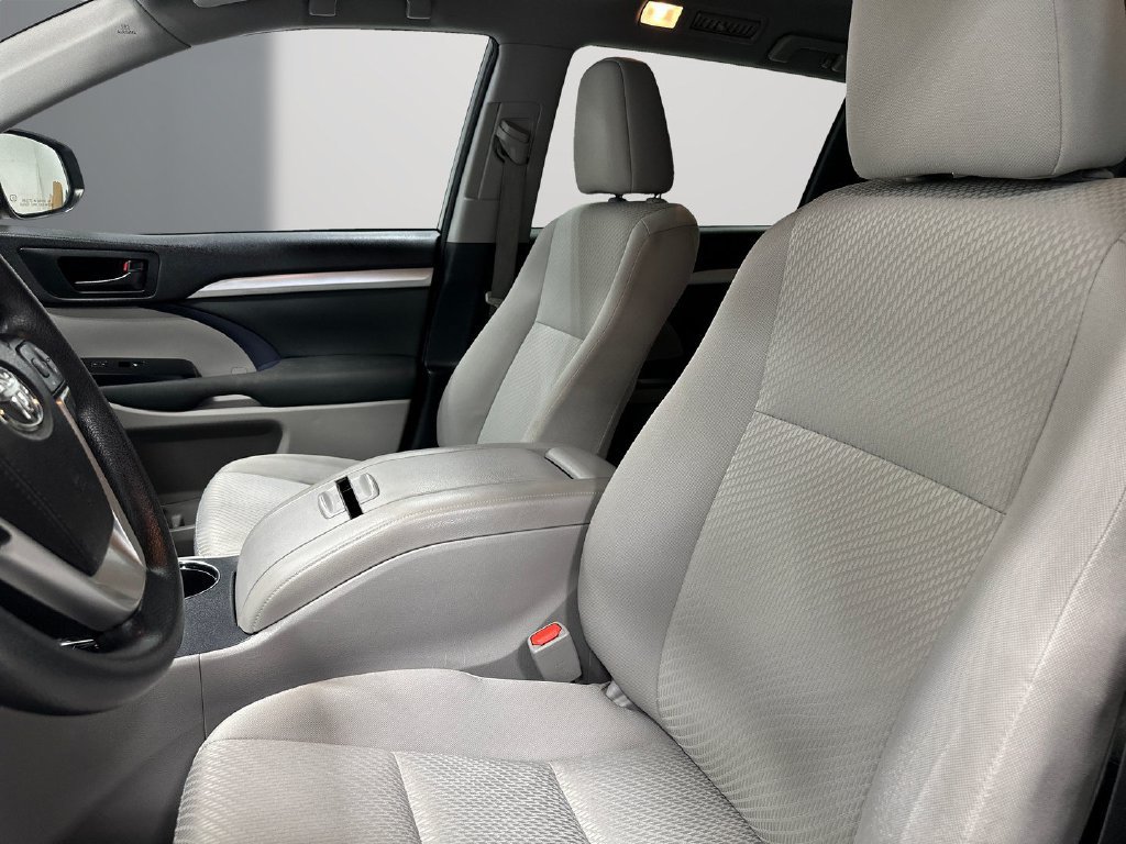 Used 2017 Toyota Highlander LE FWD image 14