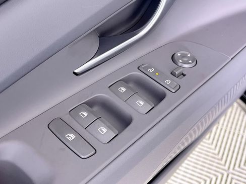 New 2025 Hyundai Elantra SE image 14