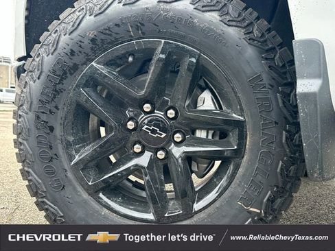New 2026 Chevrolet Silverado 1500 Custom Trail Boss w/ LPO, Dark Essentials Package AWD/4WD image 10