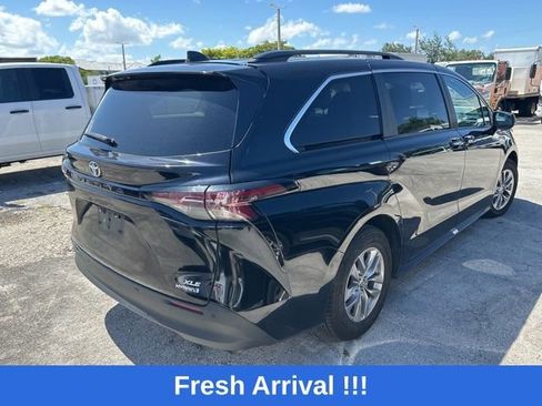 Used 2024 Toyota Sienna XLE FWD image 8