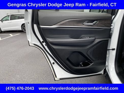 Used 2023 Jeep Grand Cherokee Limited w/ Trailer Tow Prep Group (B) AWD/4WD image 24